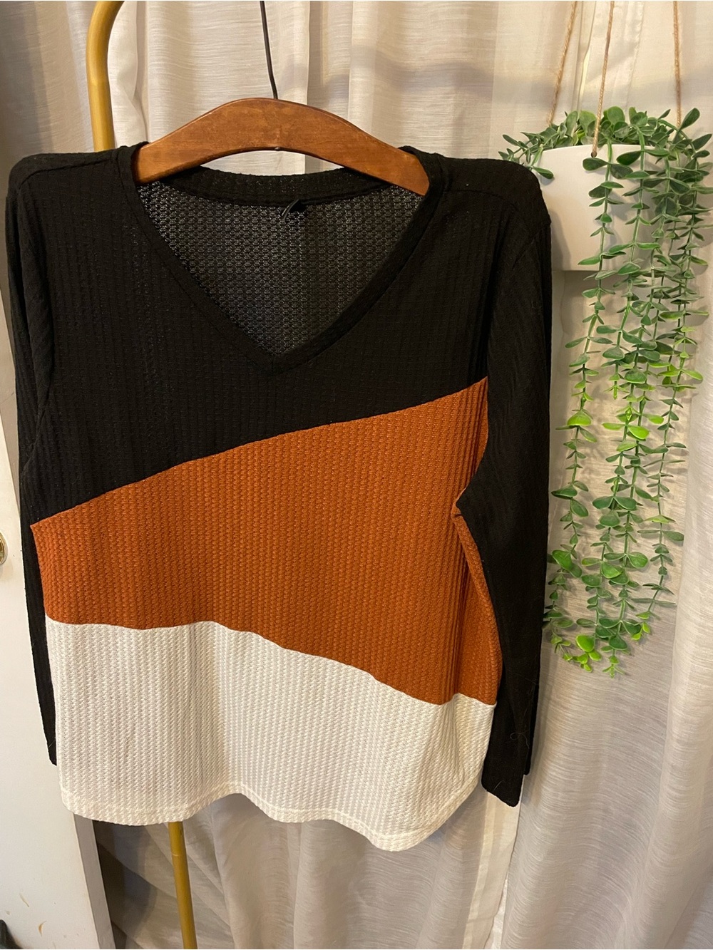 Colorblock V-Neck waffle knit long sleeve top